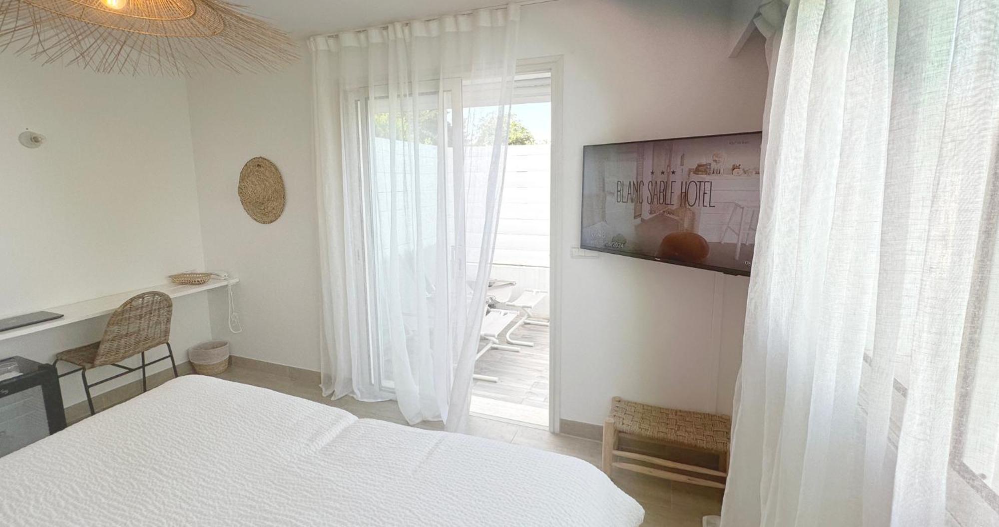 Blanc Sable Hotel Golfe-Juan Bagian luar foto