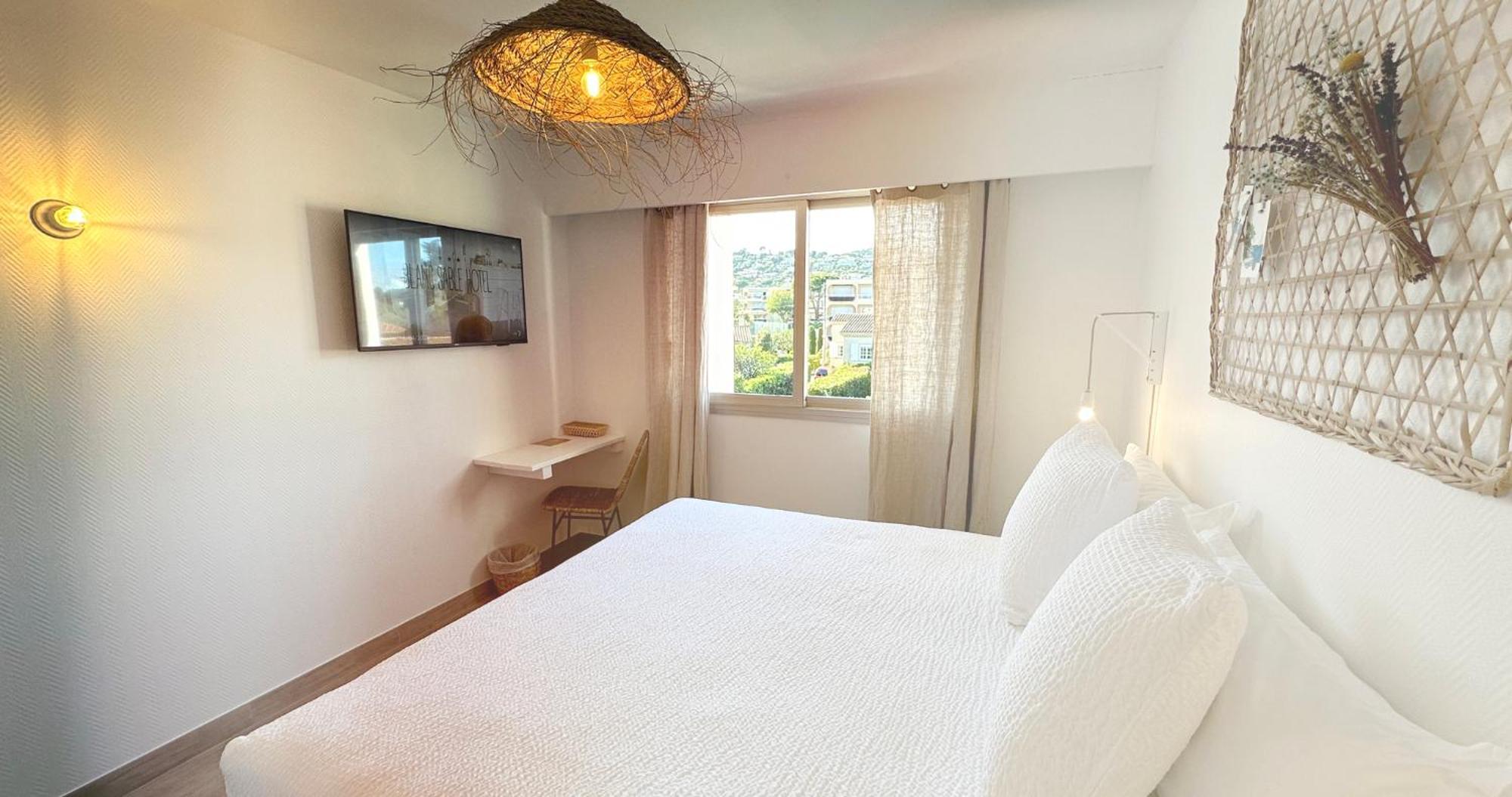 Blanc Sable Hotel Golfe-Juan Bagian luar foto